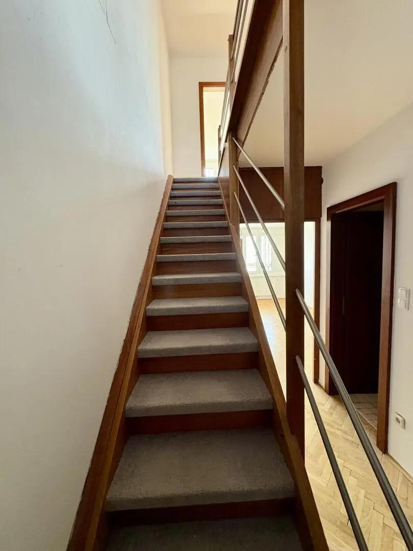 WG-geeignet, Top Lage: 3-Zimmer-Maisonette mit SW-Balkon - im 2.OG mit Lift