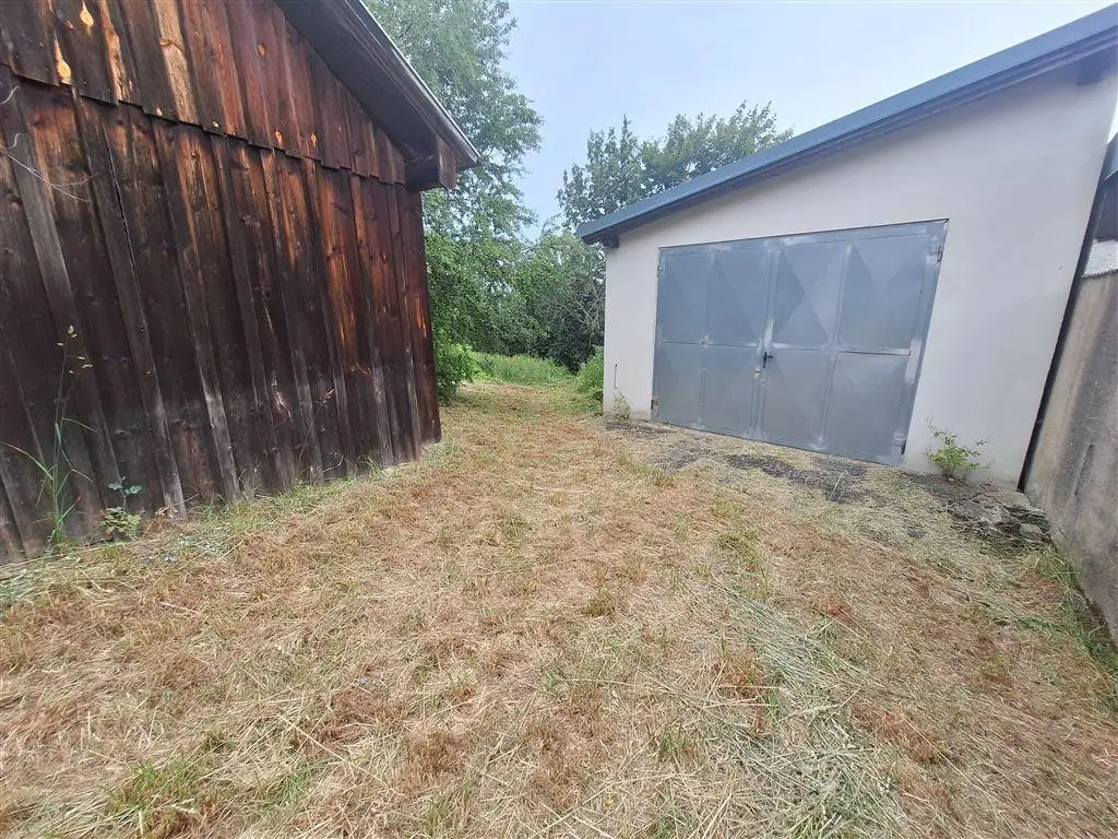 Charmante, großzügige Altbau-Villa mit Nebengebäuden auf großem Baugrundstück zu verkaufen