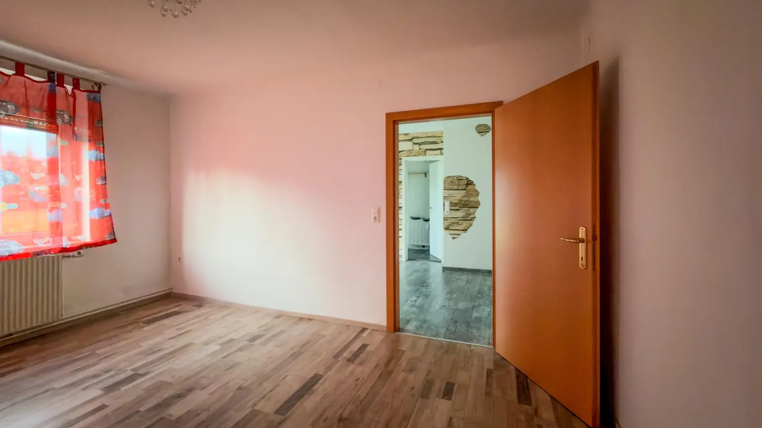 Modernisierte Erdgeschosswohnung mit zwei Balkonen, Gartenmitnutzung & durchdachtem Grundriss