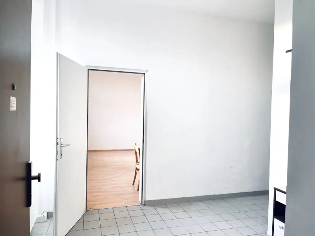 Nähe Alte Donau! 4-Zimmerwohnung mit Potenzial –  (Loggia 17 m2 eingereicht, WG tauglich!)
