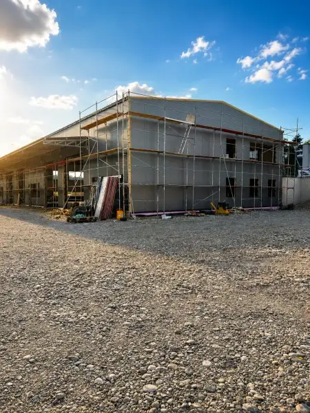 Moderne Gewerbehalle mit Bürofläche – Neubau in Toplage von Thalheim  ZU KAUFEN