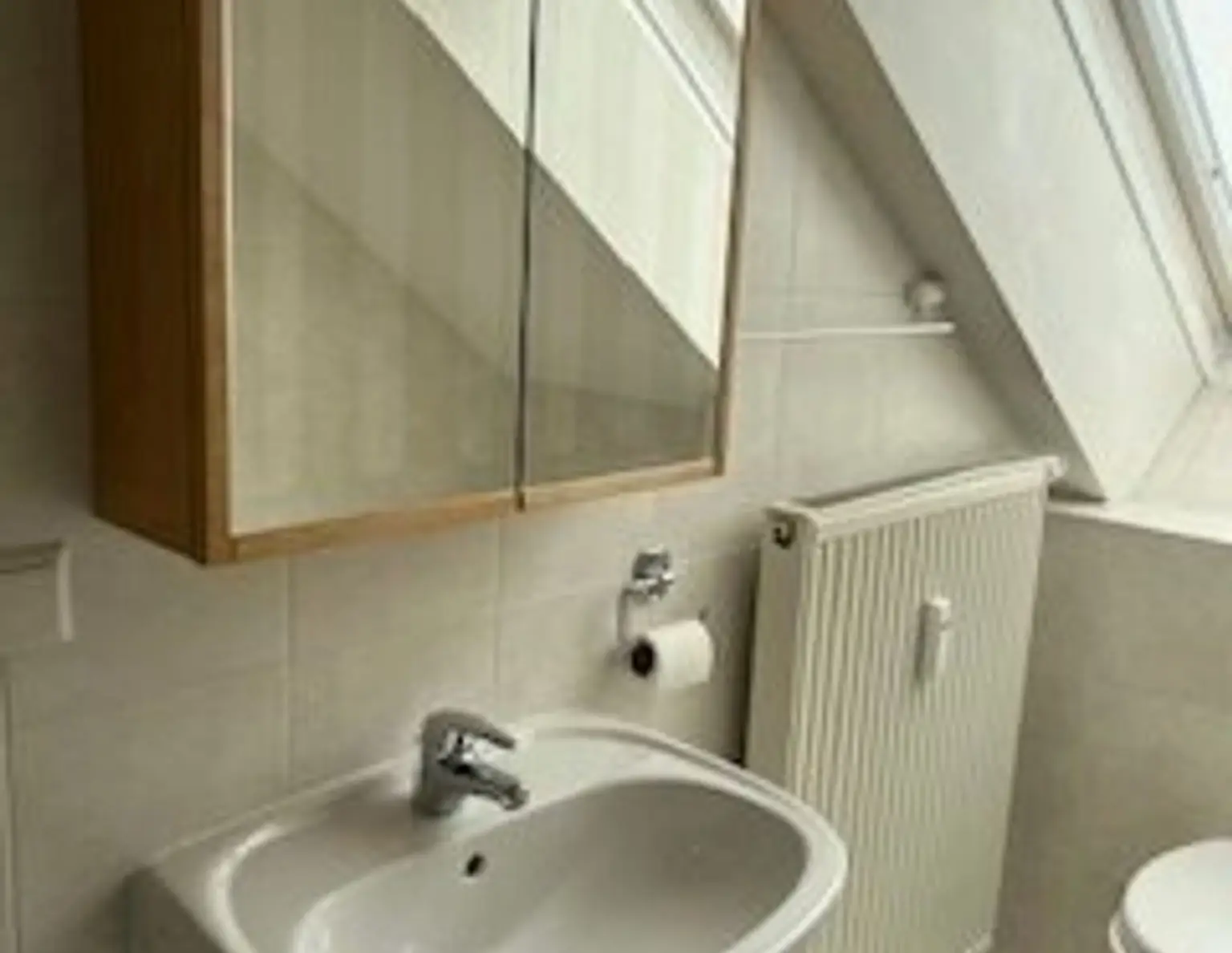 ANLEGERWOHNUNG: Schöne Dachgeschosswohnung, in bester Stadtlage Nähe der Universitäten im Bezirk Graz Leonhard, gepflegt mit guter Ausstattung - 58.85m²