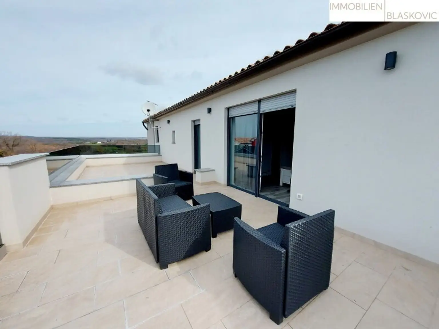 Sehr geräumige Villa mit Swimmingpool