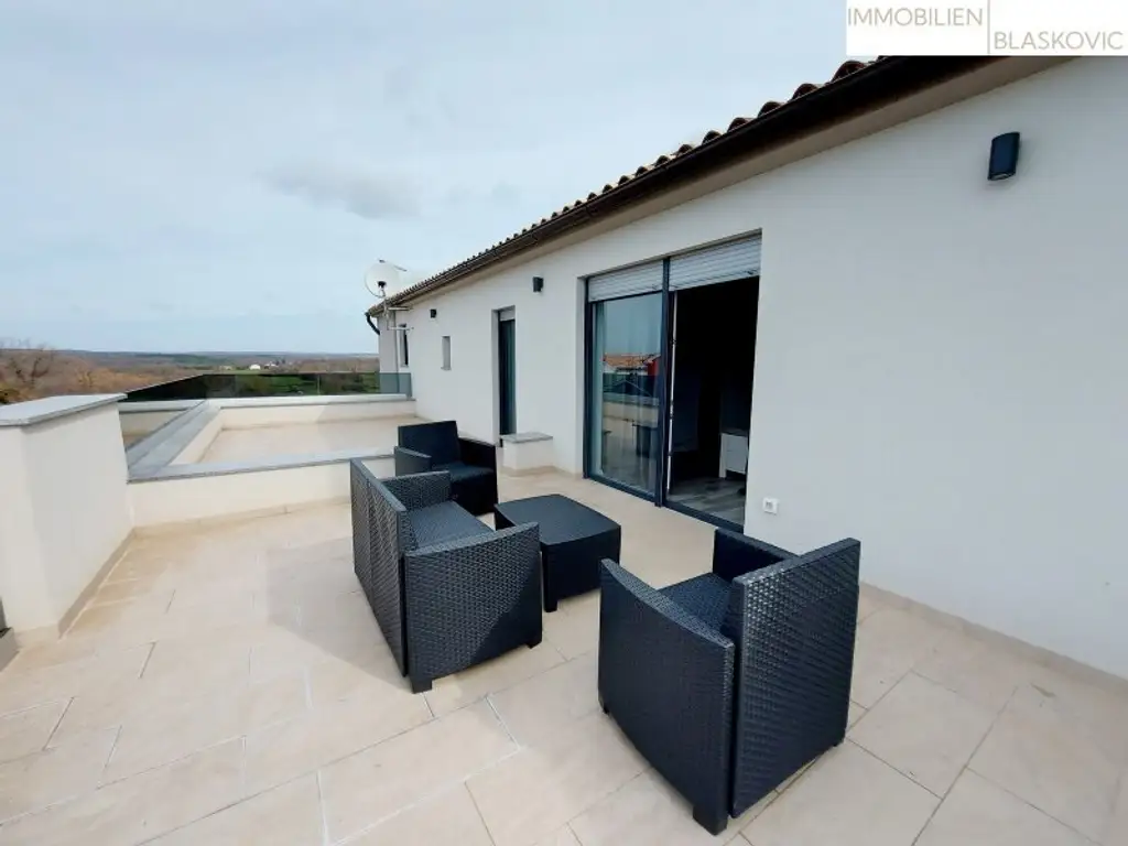 Sehr geräumige Villa mit Swimmingpool