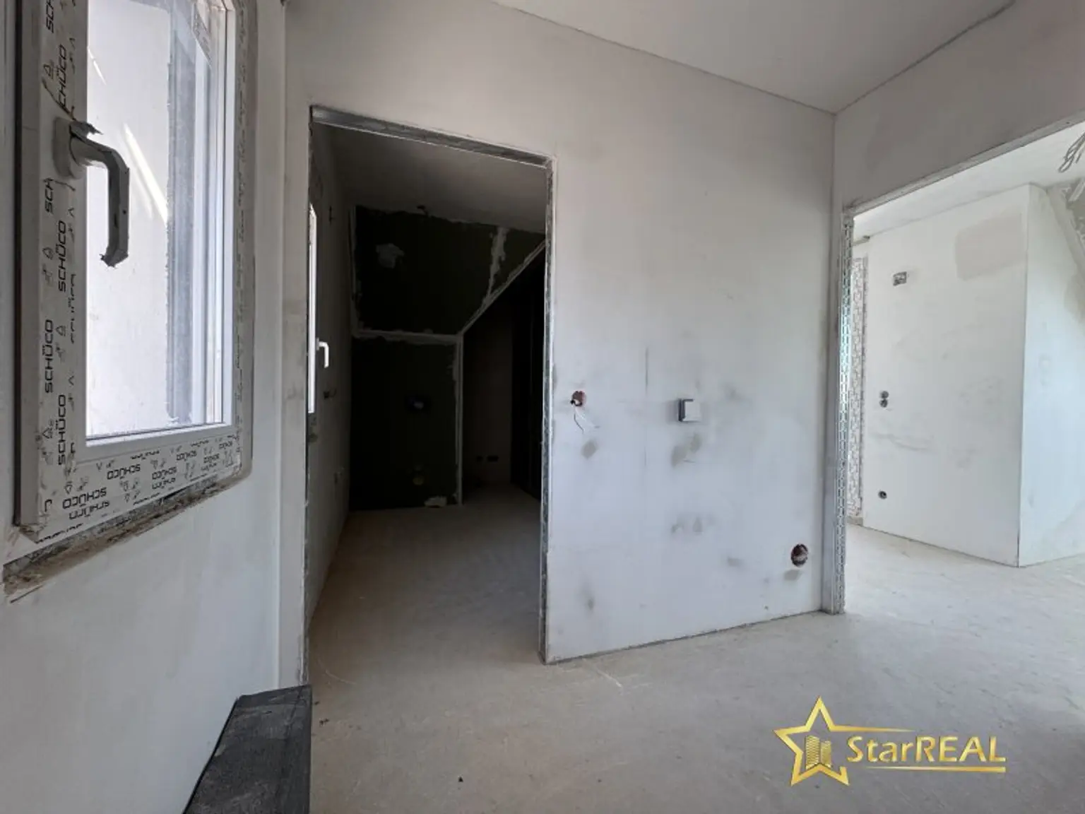 NOCH 1 EINZELHAUS (SCHLÜSSELFERTIG) FREI! 5 ZIMMER/ 3 BADEZIMMER/ 3 TOILETTEN. INKLUSIVE STELLPLATZ.