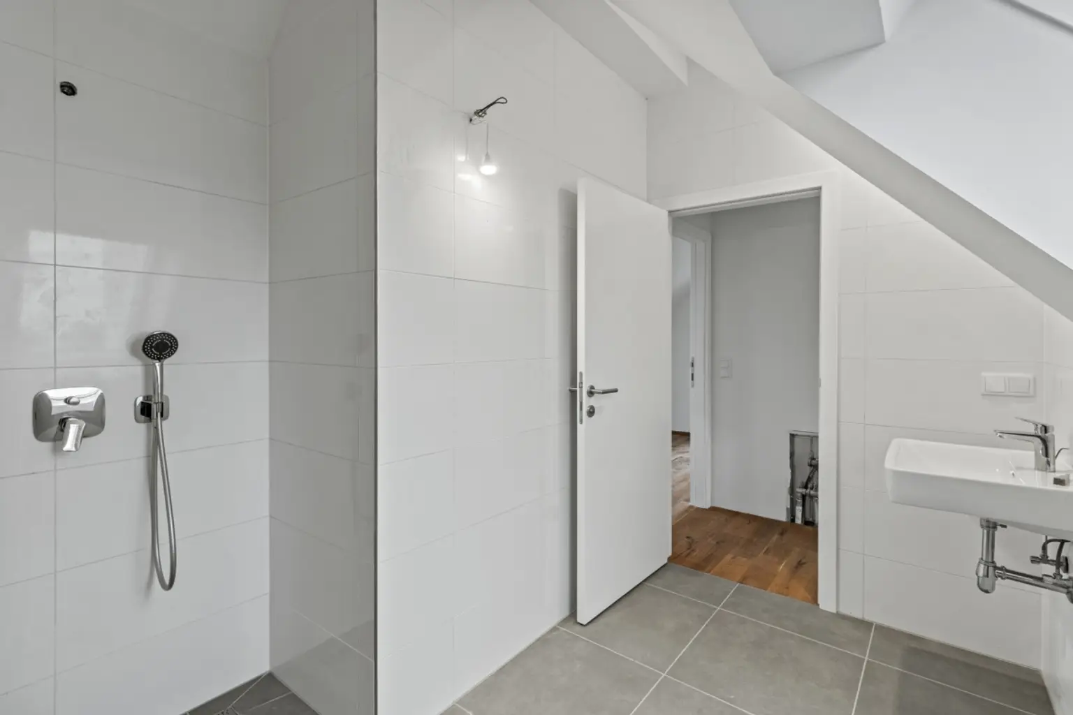 14.1 | ++ NEU ++ REIHENHAUS mit Balkon, Terrasse und Wohnkeller in NEUESSLING | Prima Service Immobilien