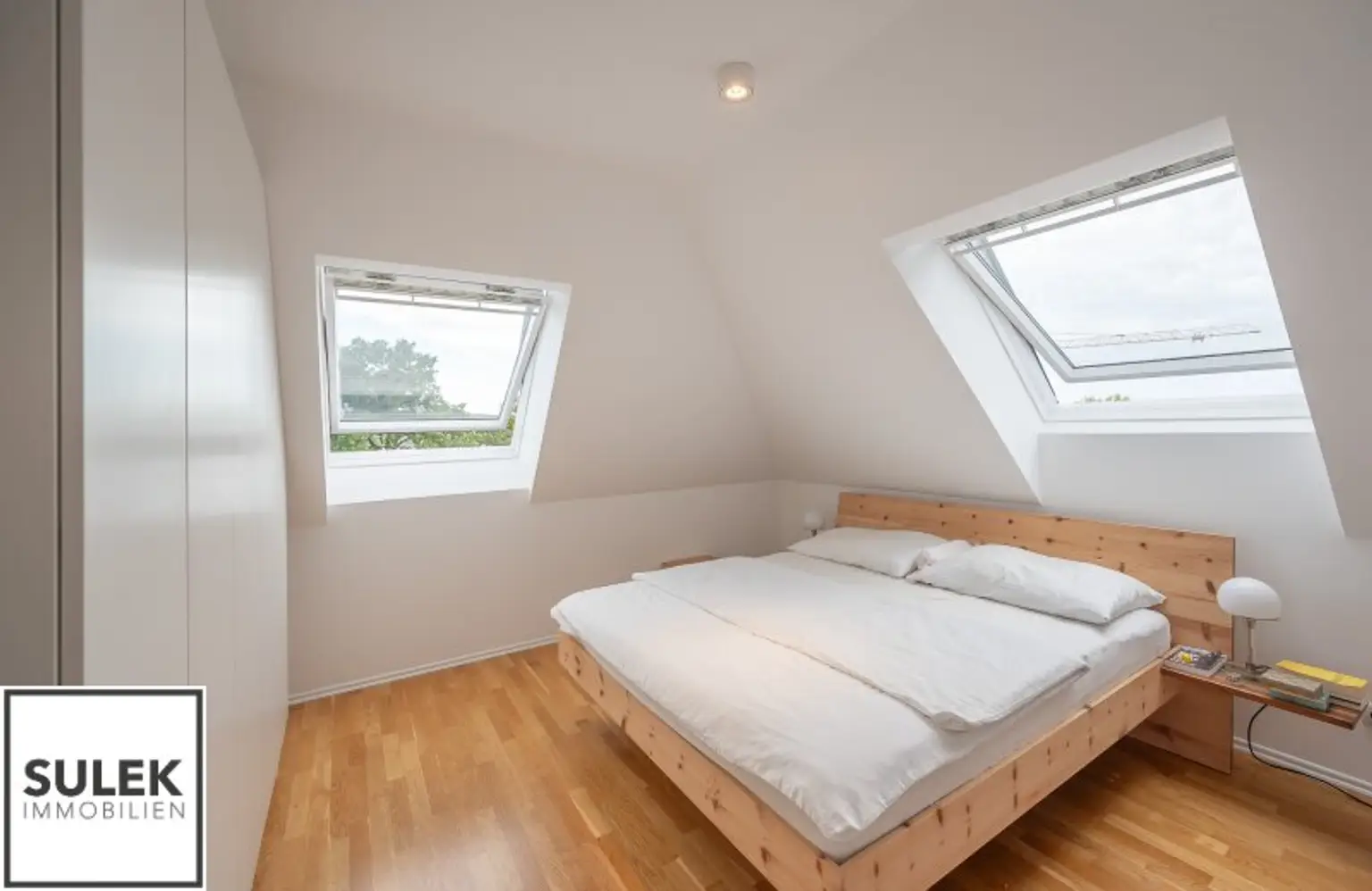 Ab Dezember: zentral begehbare 3 Zimmer Dachgeschoss Wohnung mit südseitigem Balkon im Herzen Döblings!