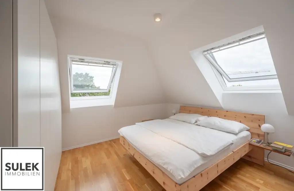 Ab Dezember: zentral begehbare 3 Zimmer Dachgeschoss Wohnung mit südseitigem Balkon im Herzen Döblings!