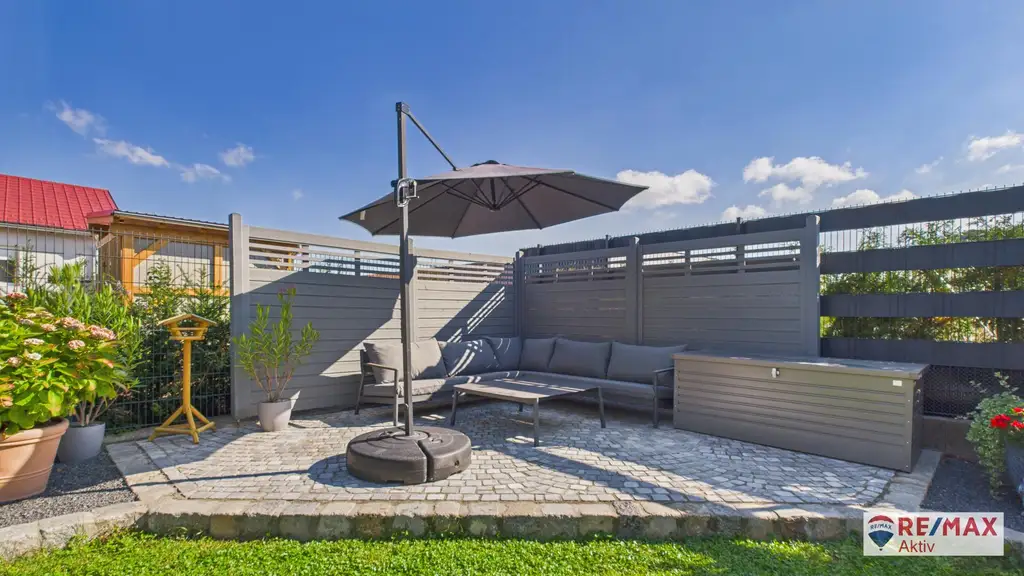 Familienidylle pur – Gepflegte Doppelhaushälfte mit Garten, Terrasse & Carport