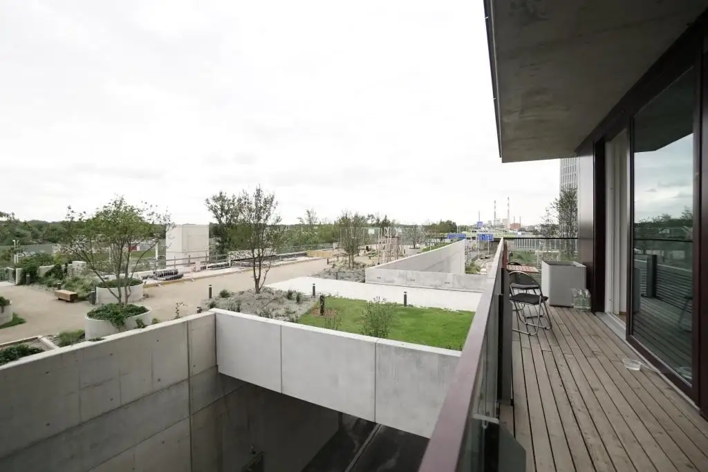 2 Zimmer + Balkon im TRIIIPLE! VIDEOBESICHTIGUNG!