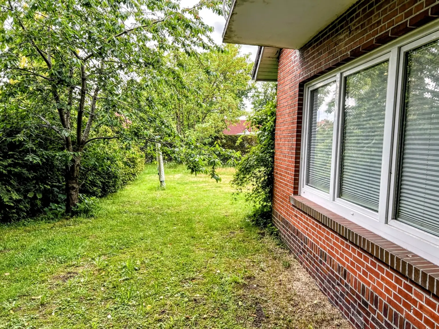 Ein Zuhause, das Raum für alles lässt! Wohnhaus mit angrenzender Halle!