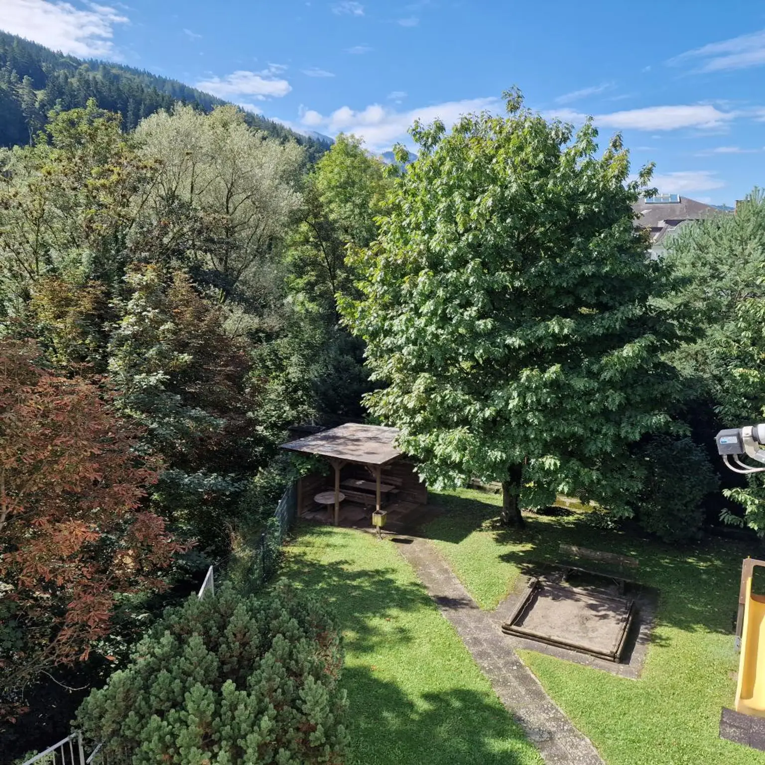 Ruhige und sonnige 4-Zimmer-Wohnung in zentraler Lage!