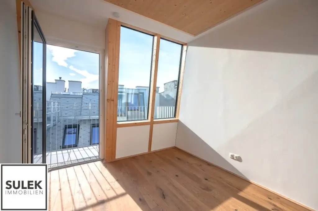 Erstbezug mit weitläufigem & lichtdurchfluteten Wohnbereich, sowie 2 hofseitigen Freiflächen
