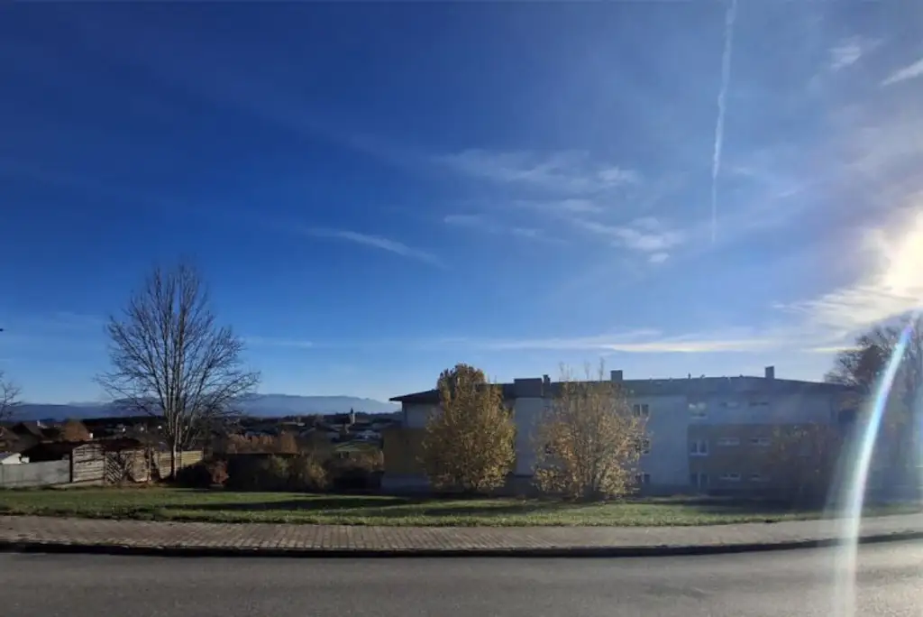 Sonniges Grundstück in ruhiger Siedlungslage