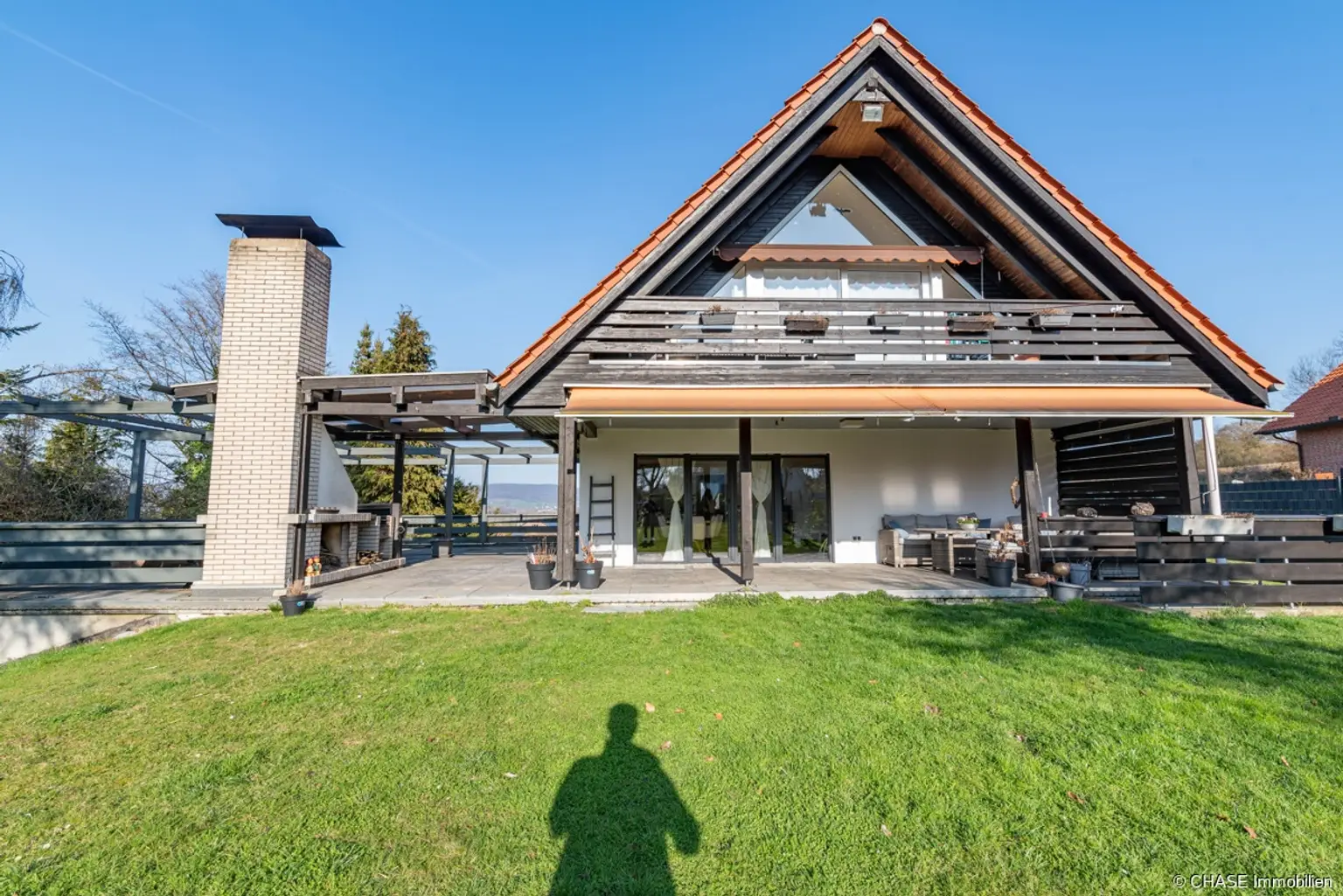 Außen - Hintere Ansicht Haus, Garten