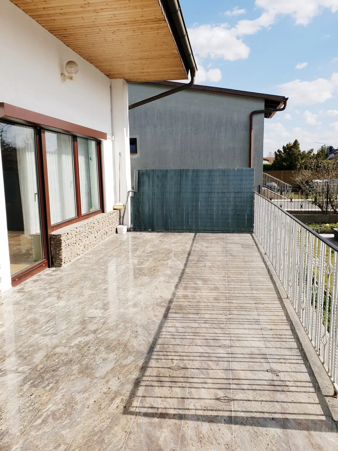 Edler Bungalow mit Swimmingpool zu verkaufen!