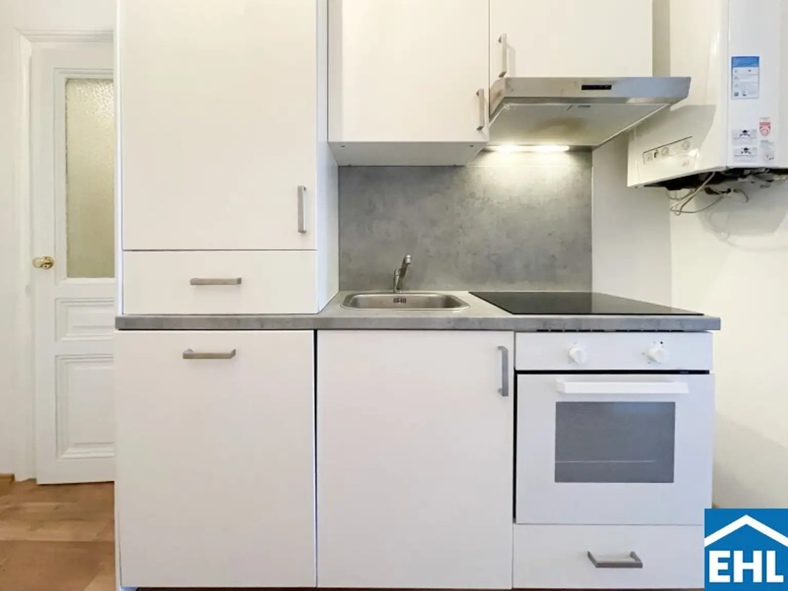 In U-Bahn-Nähe: Singlewohnung in wunderschönem Altbau