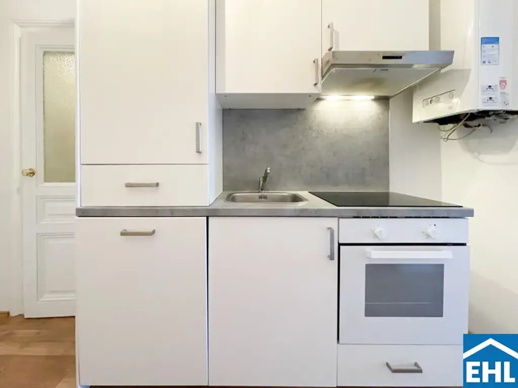 In U-Bahn-Nähe: Singlewohnung in wunderschönem Altbau