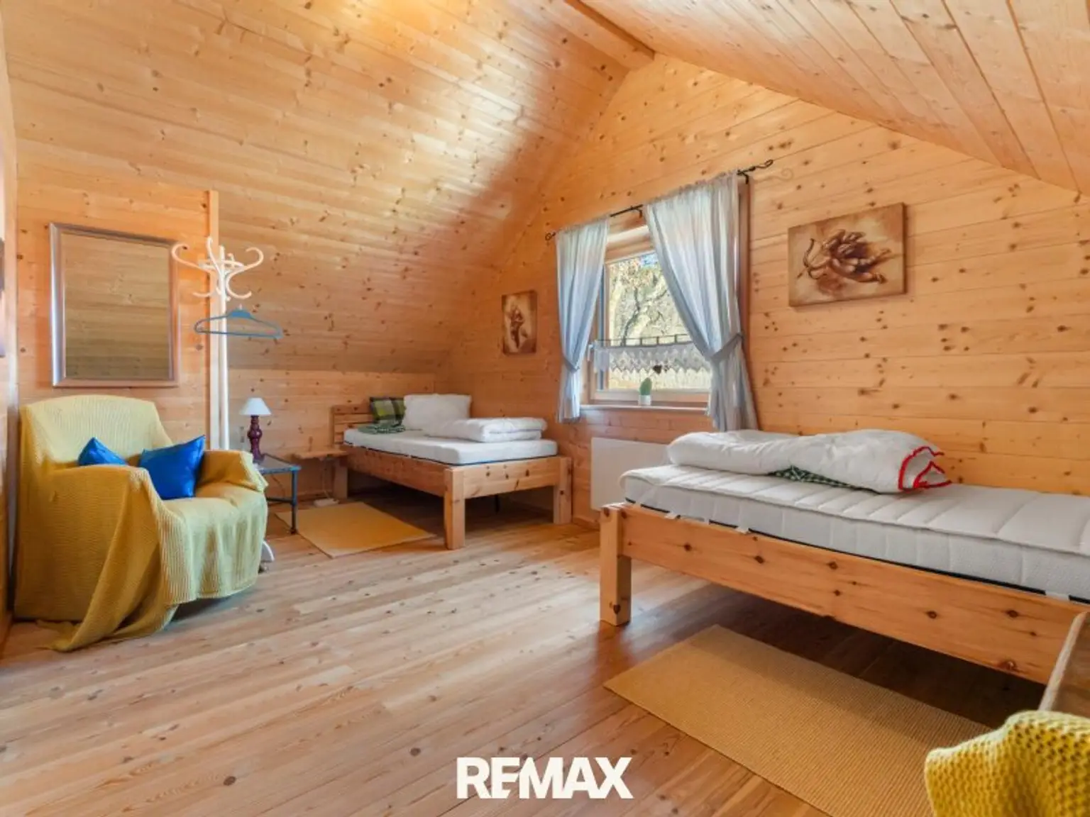 Schlafzimmer aus Holz