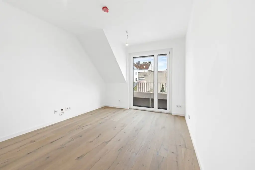 ZUM VERLIEBEN: EIN DACHGESCHOSS-TRAUM MIT BALKON
