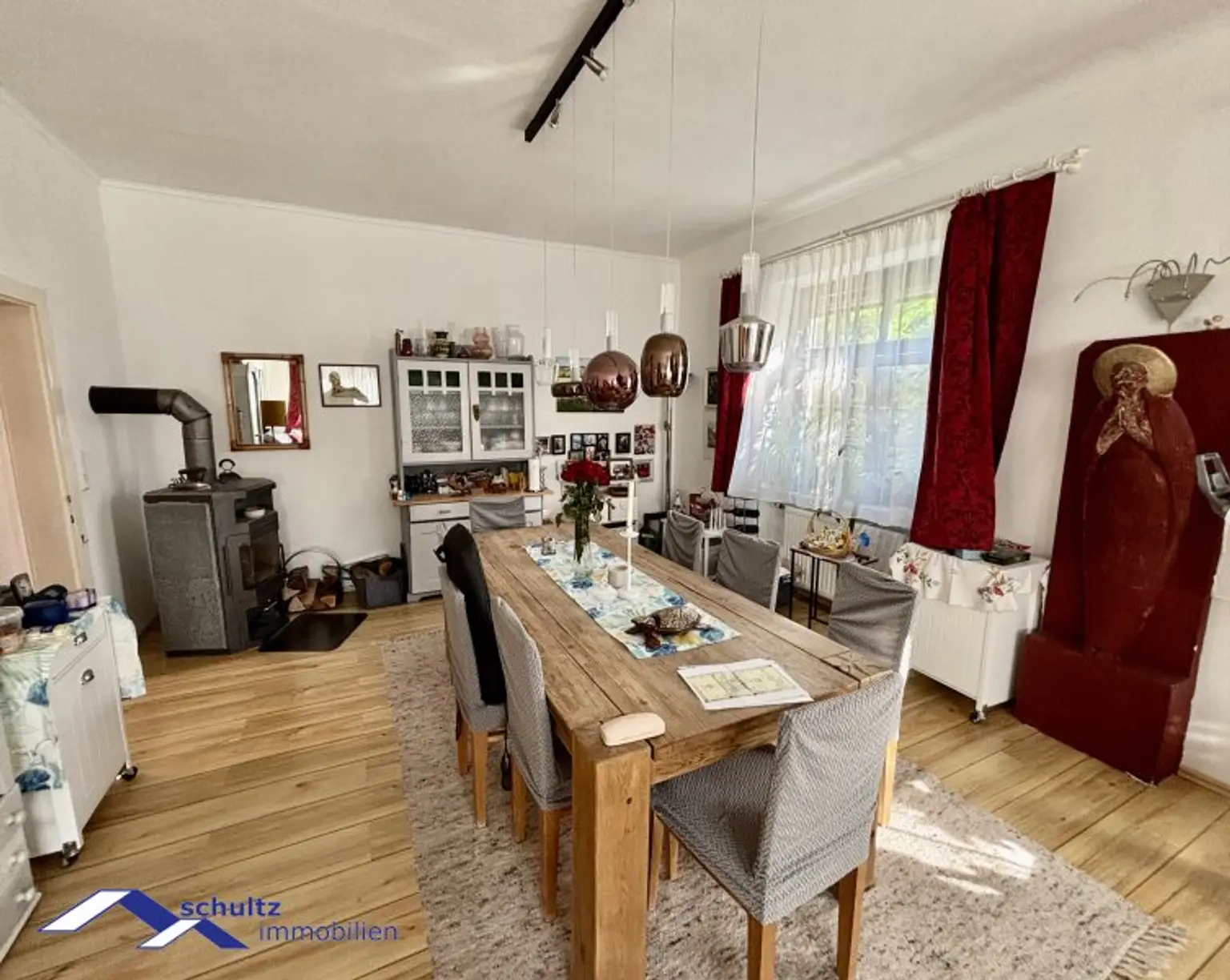 Schönes Einfamilienhaus mit Pool! Besonderes Angebot!