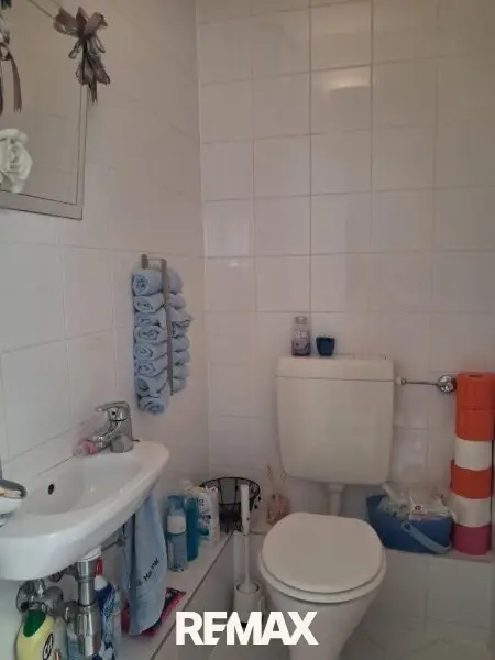 11 WC mit Waschbecken 1220