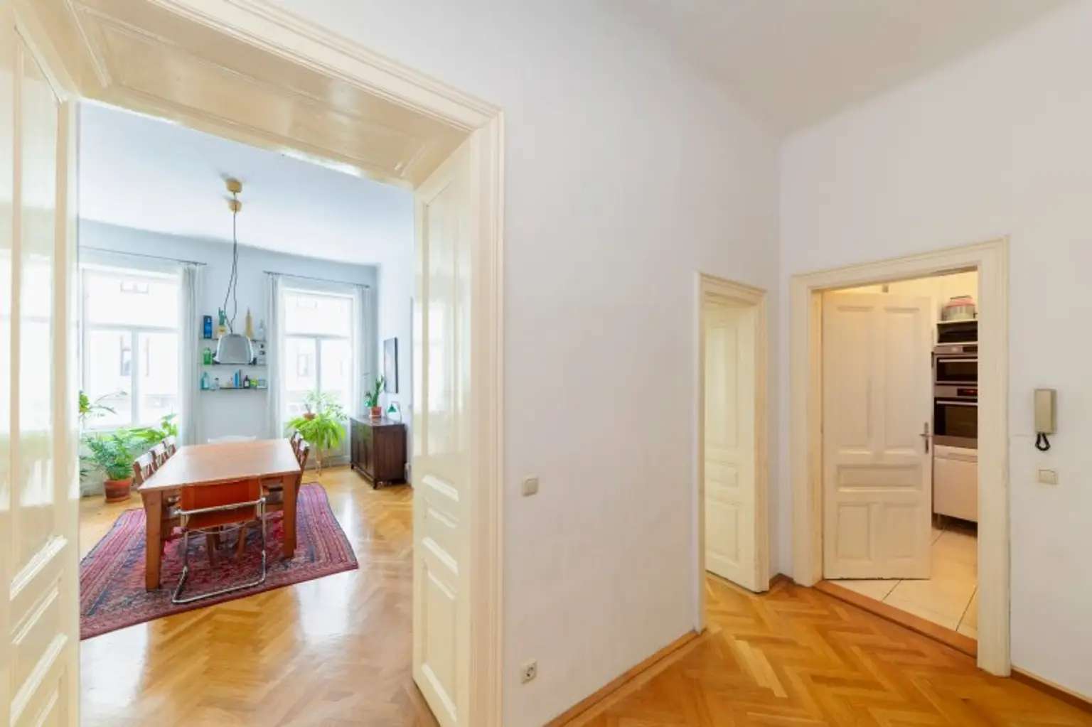 Großzügige Altbauwohnung im Herzen des Stuwerviertels