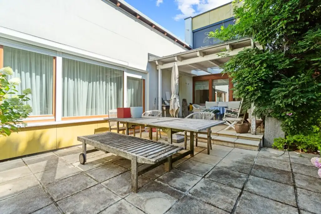 Seltenes Atriumhaus in 1220 mit KFZ Stellplatz