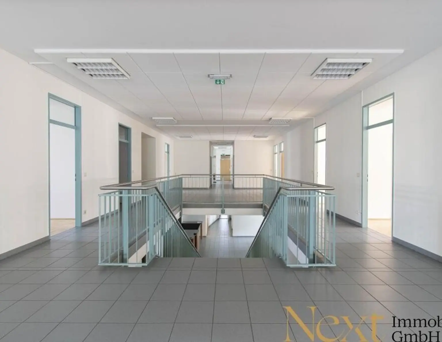 Großzügige 3-geschoßige ca. 1.471,24m² Bürofläche in Trauner Zentrumslage zu vermieten!