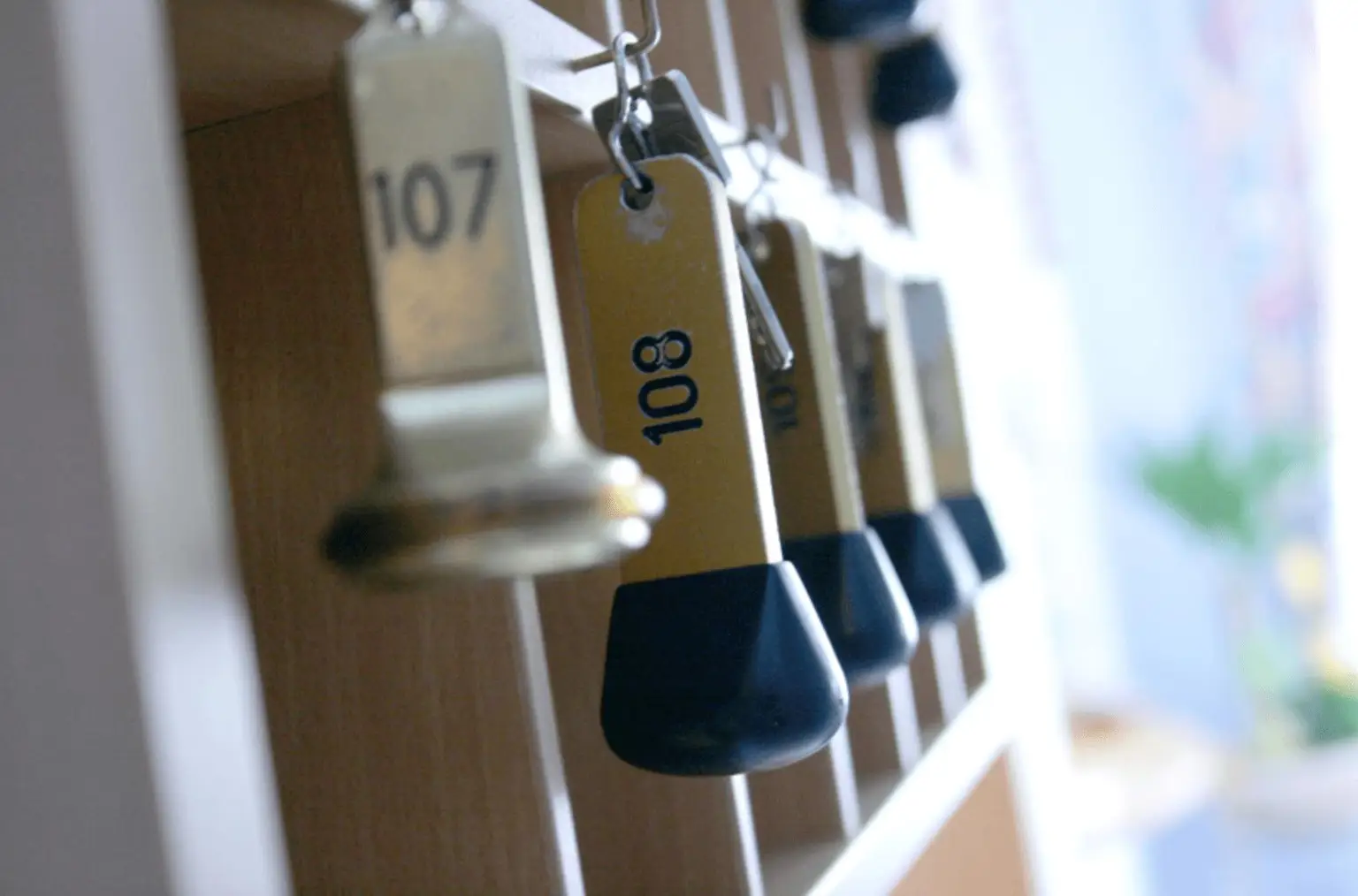 „Wohnen & Wohlfühlen im Hügelland – vielseitige Immobilie mit 8 Gästezimmern & Privatwohnung“