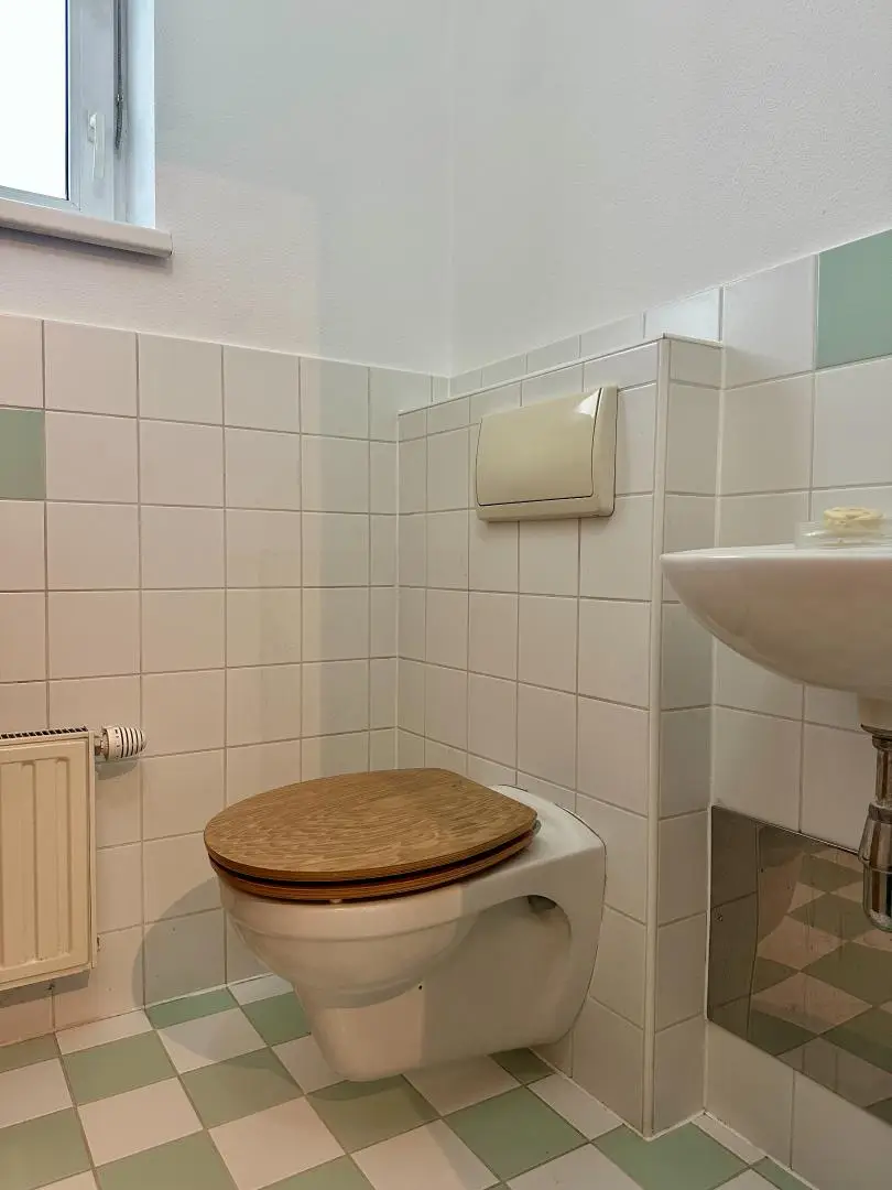 Gäste-WC mit Fenster