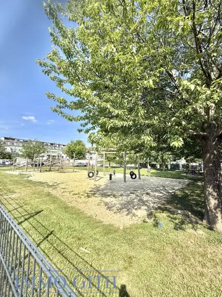 STAMMERSDORFER RUHELAGE: MODERNE 2-ZIMMER-WOHNUNG MIT NEUER KÜCHE, LOGGIA & TERRASSE ZU MIETEN!
