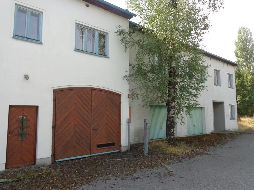 Große Betriebsliegenschaft mit Erweiterungsmöglichkeiten für Lagerung oder Produktion zu verkaufen!