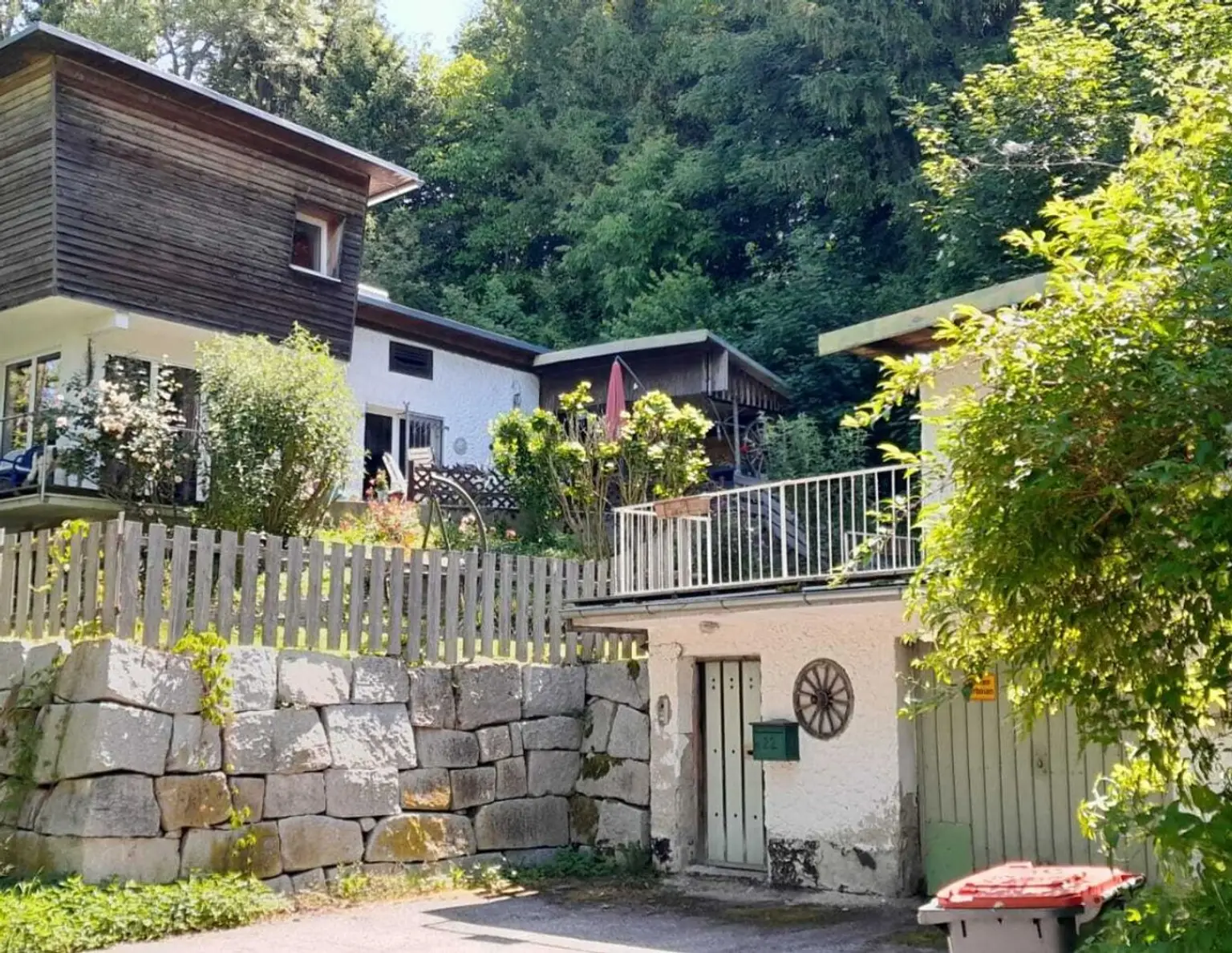 Naturnahes Wohnidyll in Alleinlage - charmantes Einfamilienhaus mit großem Grundstück direkt an der Trattnach!