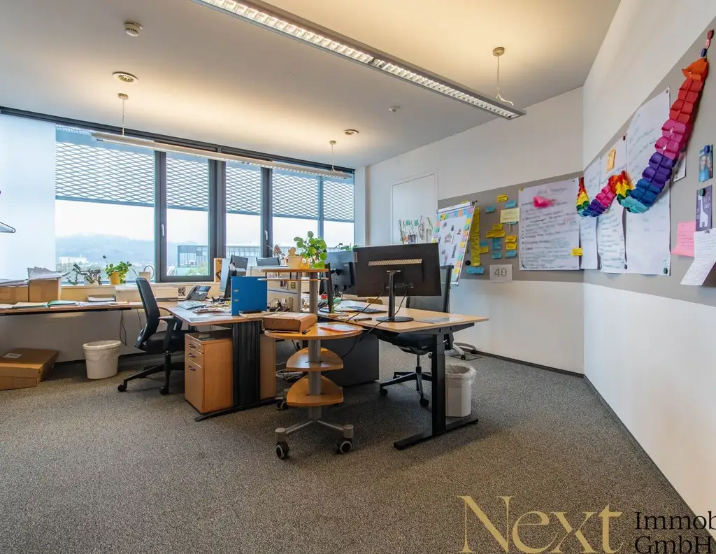 Großzügige Bürofläche mit Blick auf den Pöstlingberg im ETECH-Center Linz zu vermieten!