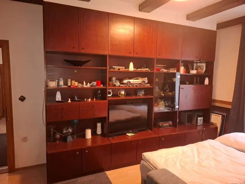 Möblierte 2-Zimmer-Wohnung im Erdgeschoß eines Wohnhauses im Zentrum von Bruck/Mur zu mieten !