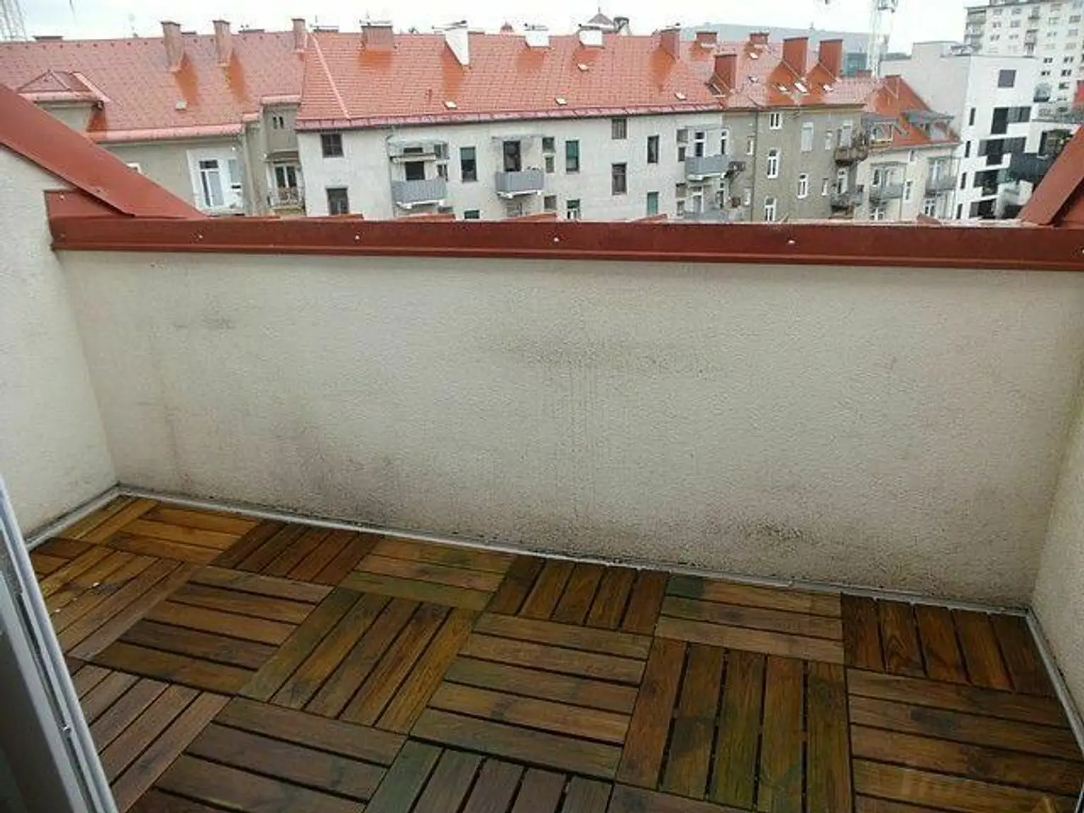 Provisionsfreie zweieinhalb Zimmerwohnung mit ruhigen Innenhofbalkon zwischen Dietrichsteinplatz und TU