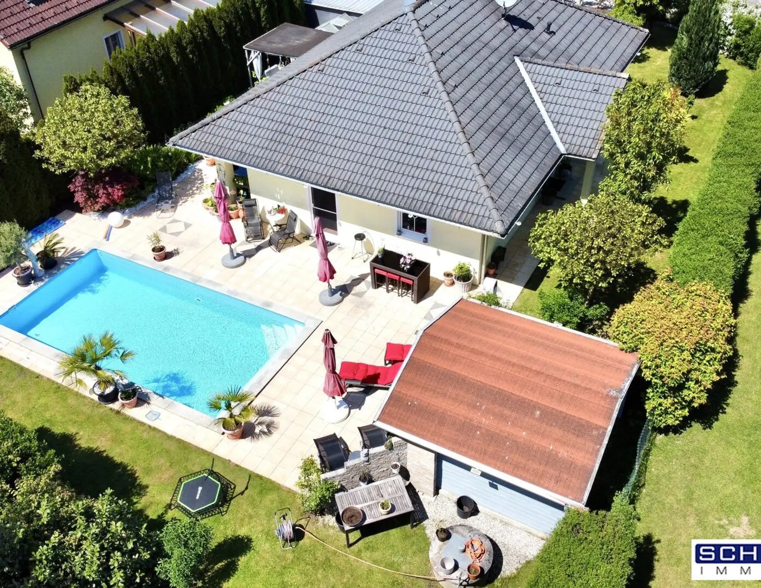 Wohlfühl-Bungalow mit Pool in idyllischer Lage