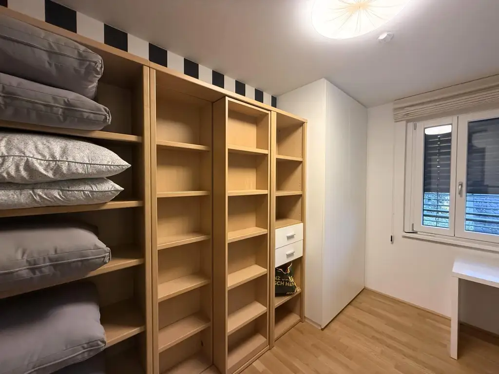 Exklusiv und komplett möblierte 3-Zimmer-Terrassenwohnung für gehob. Ansprüche // Excl. and fully furnished 3-room terr. apt for discerning tastes //