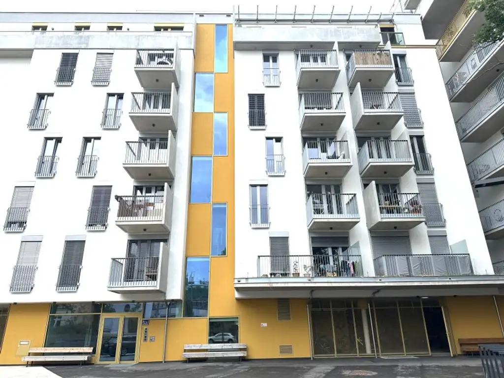 Wunderbare 2-Zimmer Wohnung in ruhiger Lage mit Blick über die Skyline! Ab 01.11