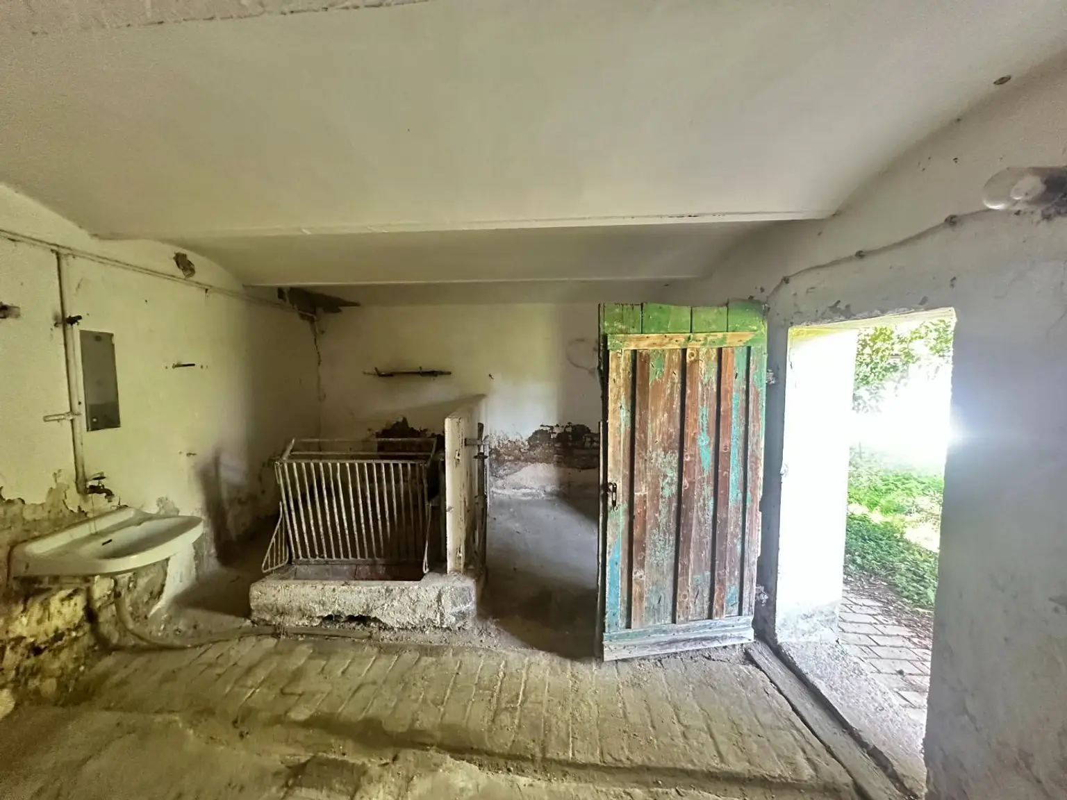 Ländliches Paradies - Sanierungsbedürftiges Landhaus auf großem Grundstück!