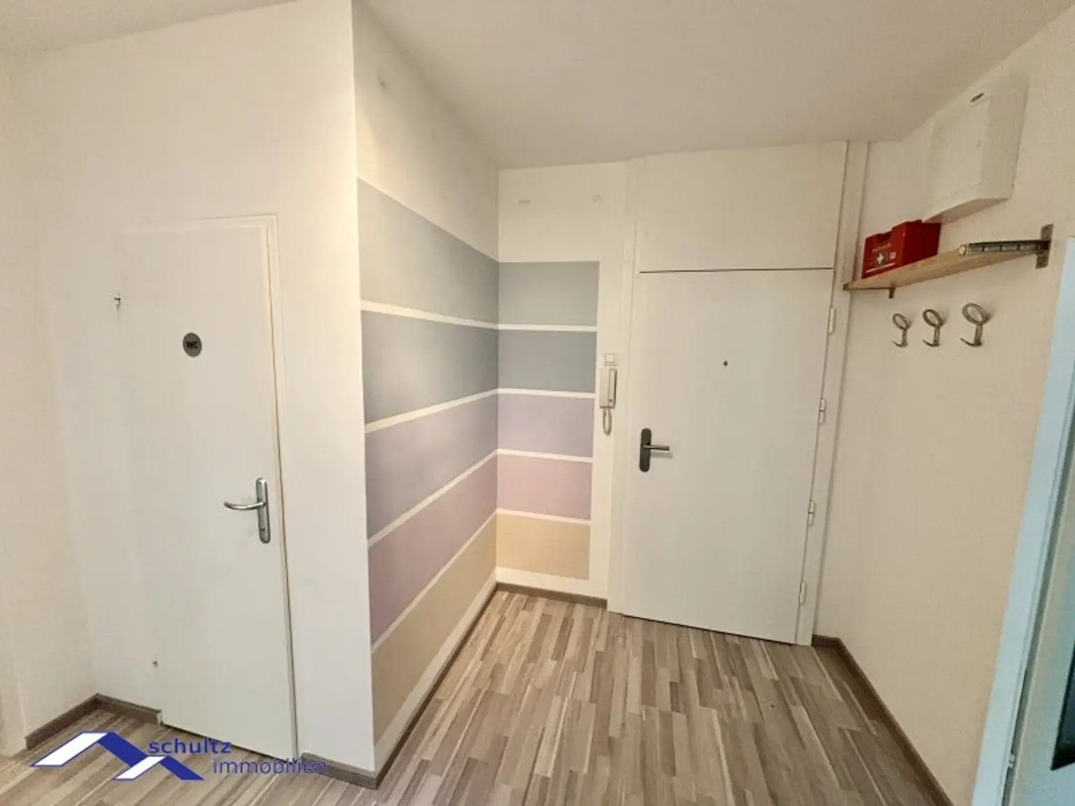 SCHULTZ IMMOBILIEN - Charmante 2-Zimmer-Wohnung in Baden! Ruhelage!  Balkon und Garage!