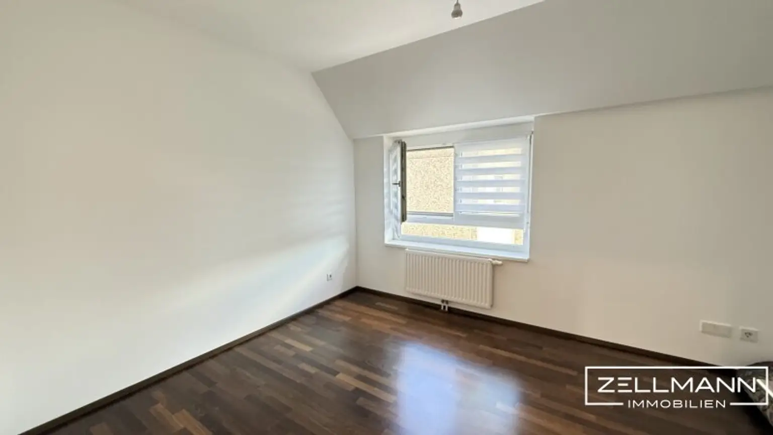 „Ein Ort zum Aufatmen – Lichtdurchflutete Dachterrassen-Maisonette mit Stil“ | ZELLMANN IMMOBILIEN