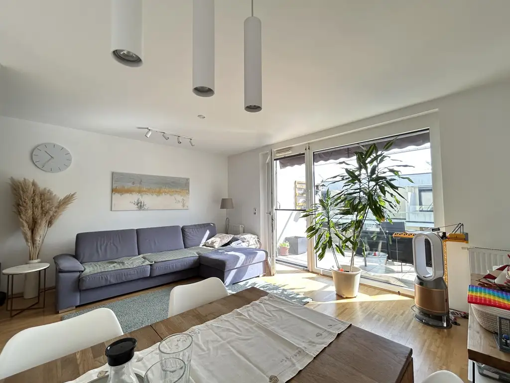 Sehr schöne 2-Zimmer Balkonwohnung, die sich sehen lassen kann!