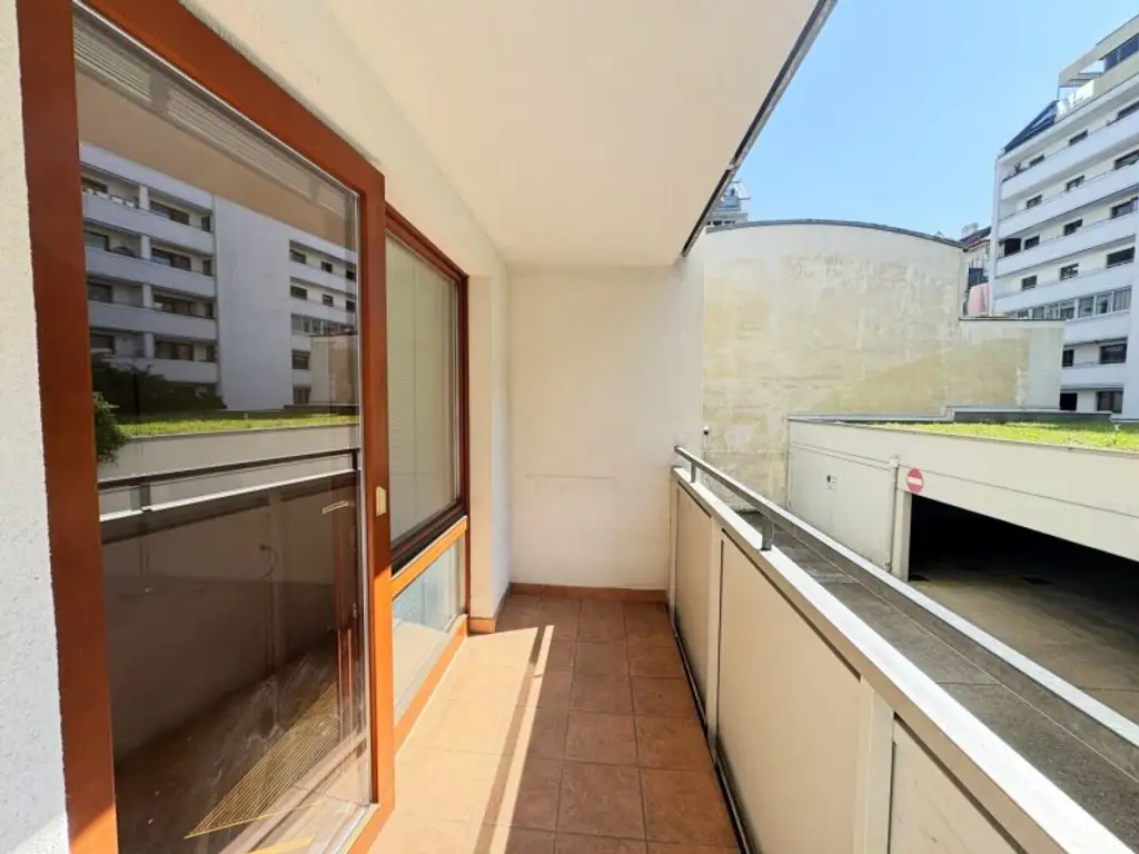 SONNENSCHEIN - 1 Zimmer mit Loggia direkt bei der U6