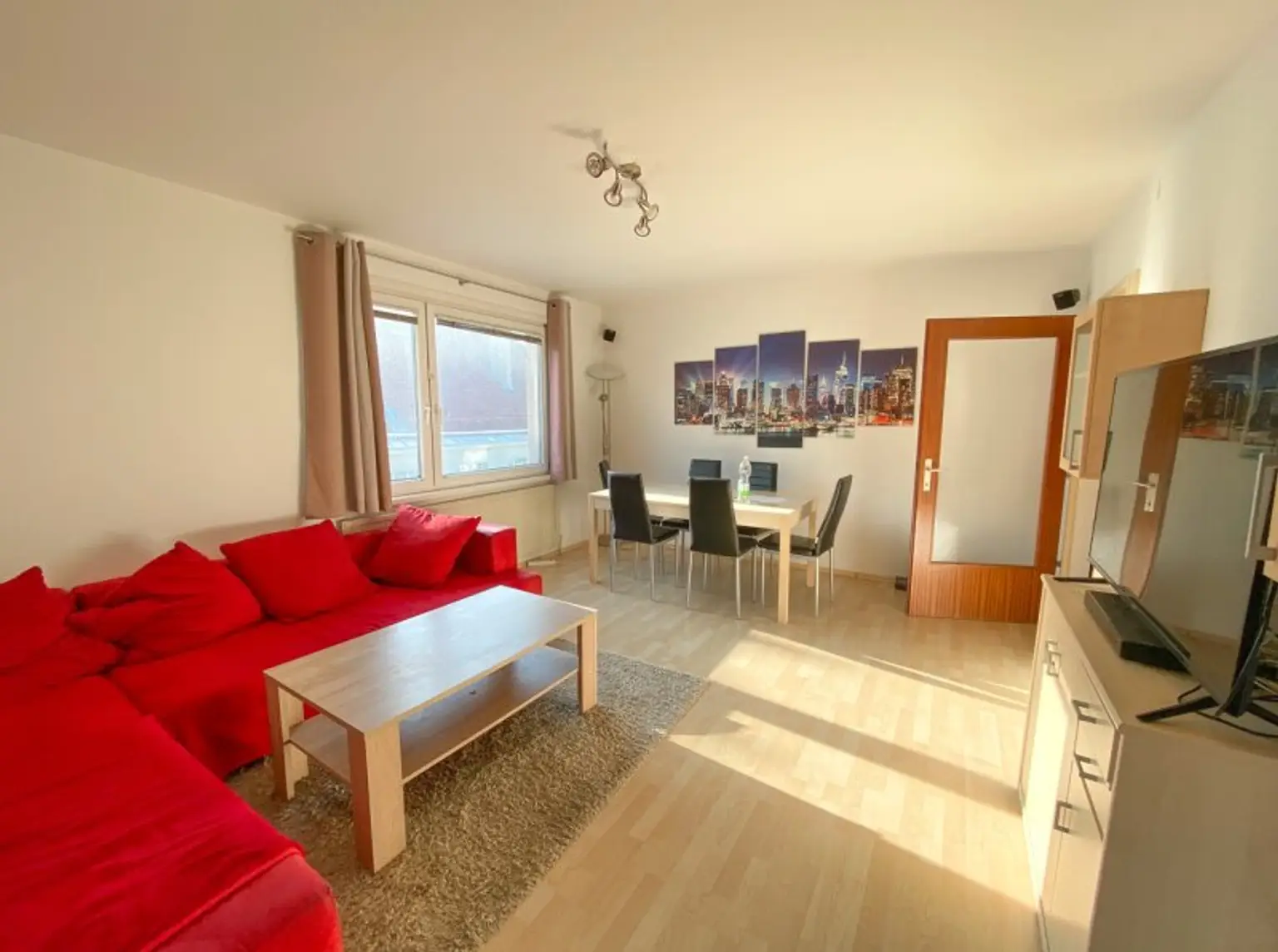 3er WG geeignet! 4-Zimmer Mietwohnung mit 5 m2 Terrasse! Inkl. Heizung und Warmwasser!