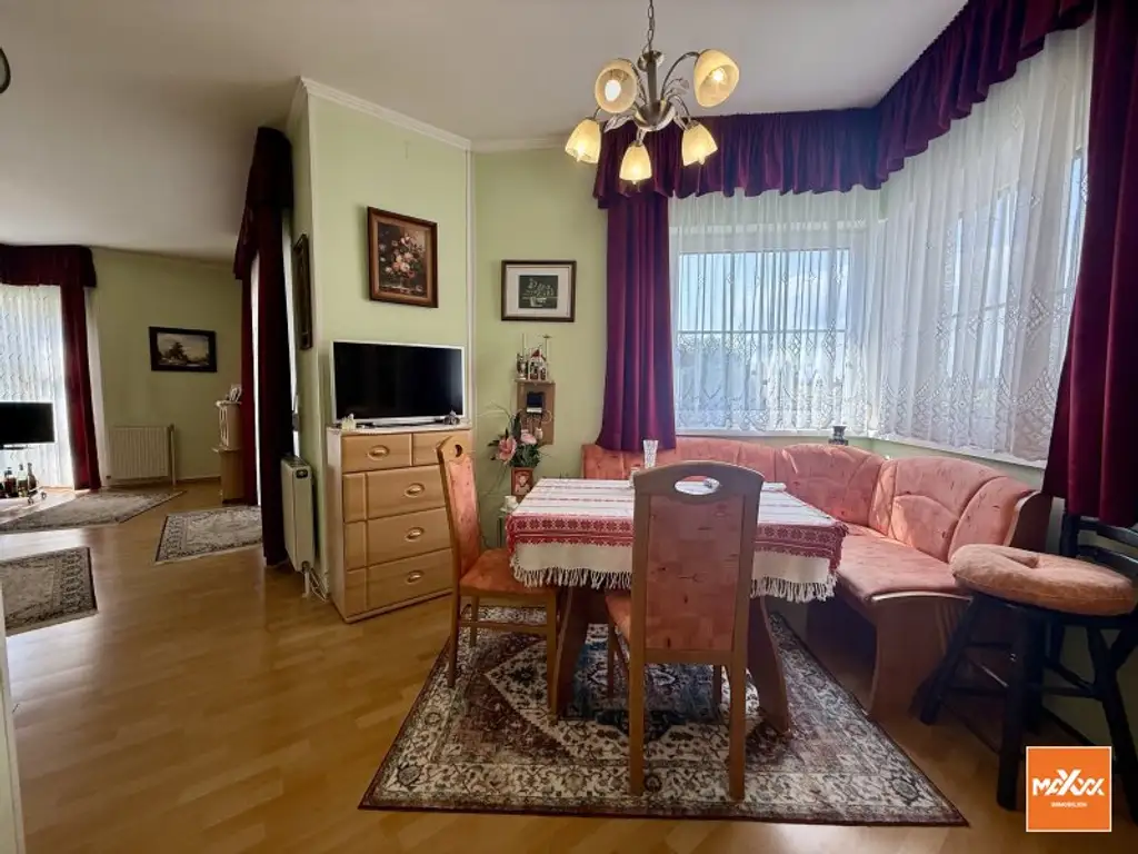 3-Zimmer-Wohnung mit verglaster Loggia und Grünblick!