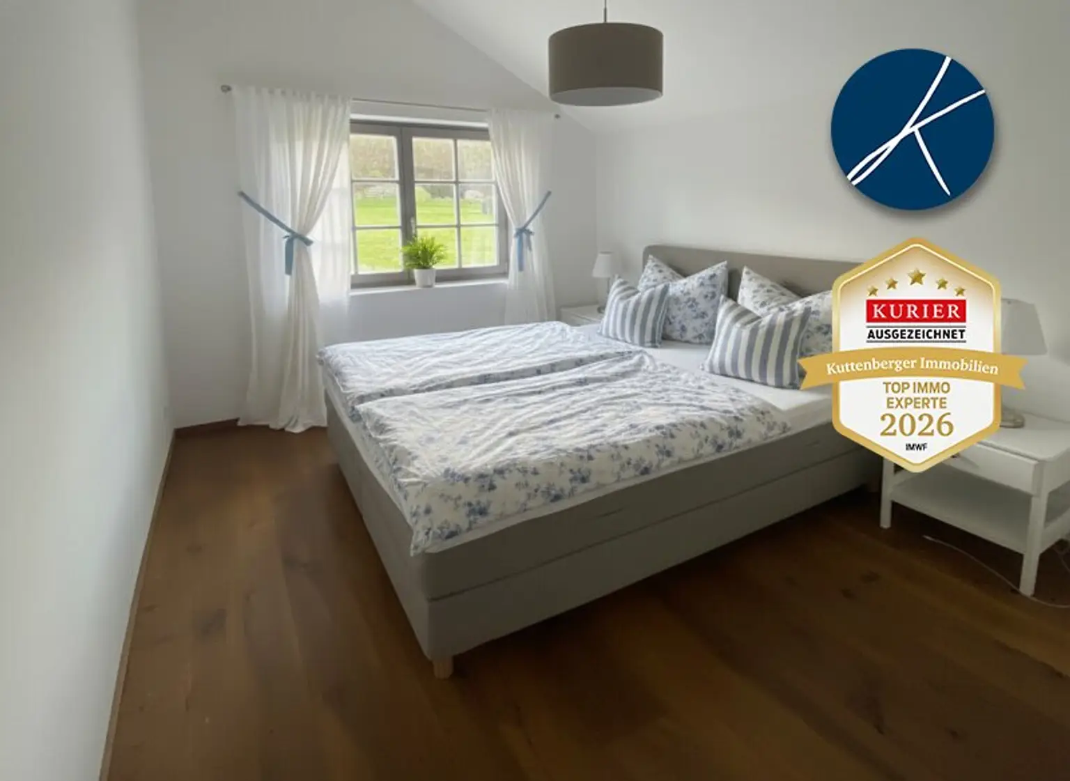 Geräumiges Schlafzimmer