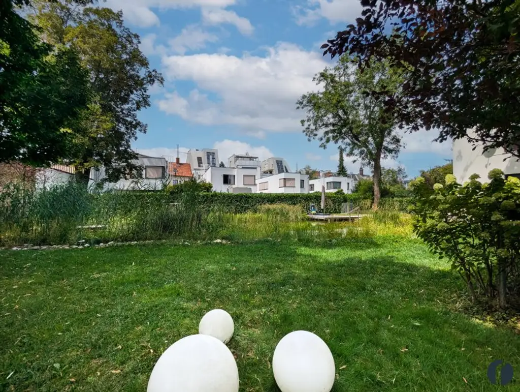Exklusives Refugium mit Schwimmbiotop – Stilvoll möbliertes 2-Zimmer-Apartment in Ruhelage