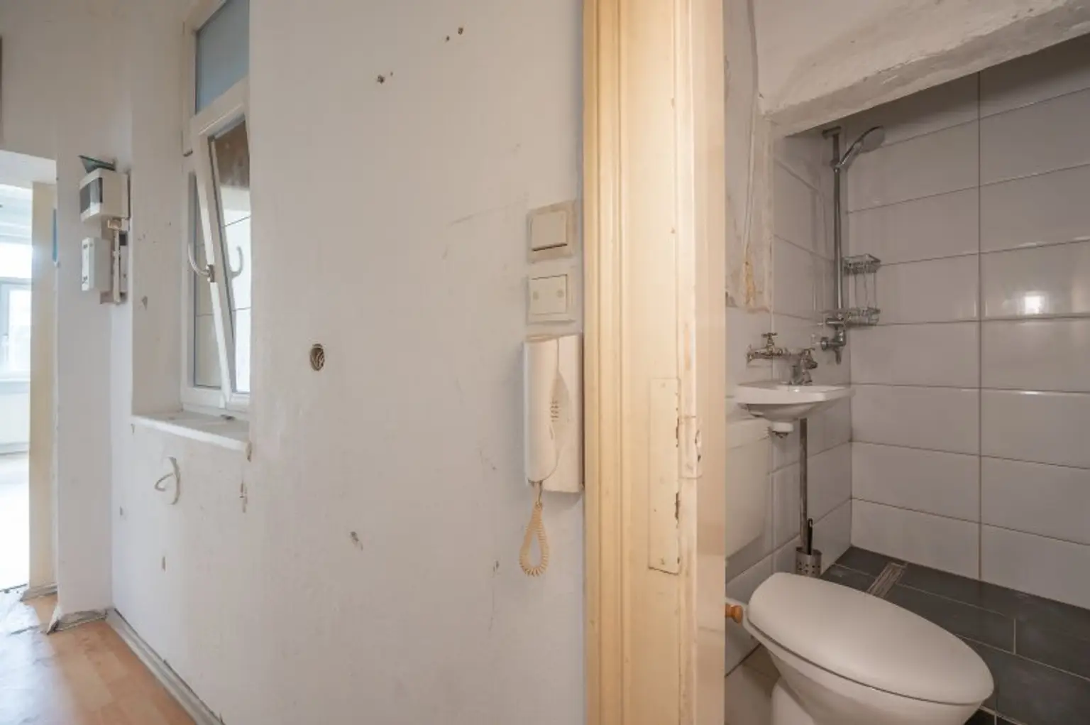 ++NEU++ sanierungsbedürftige 2,5-Zimmer Altbauwohnung